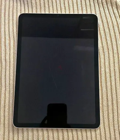 Mint condition, Apple iPad Air 5th Gen (64GB) Wifi - Phonebot