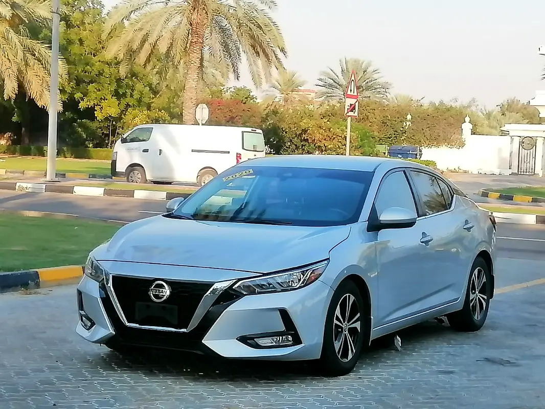 Nissan Sentra 2020 — photo 1 of 15