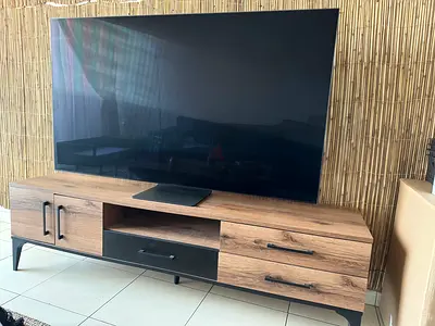 Urgent sale 65inch QLED Samsung 4k