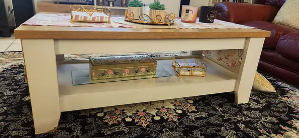 Beautiful Modern Coffee Table with w matching side tables