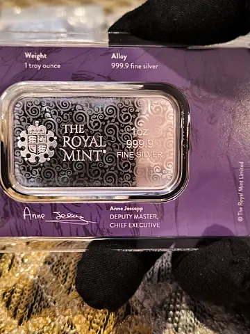 The royal mint . 1oz silver