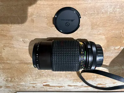 Makinon 80-200mm Auto Zoom Lens with Case