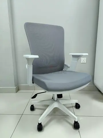 Medium back mesh chair