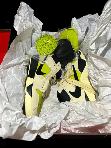 URGENT SALE‼️ 9US TRAVIS SCOTT X JORDAN JUMPMAN JACK TR BRIGHT CACTUS SIZE 9US