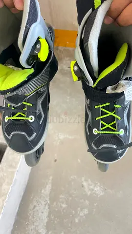 Inline skating shoes