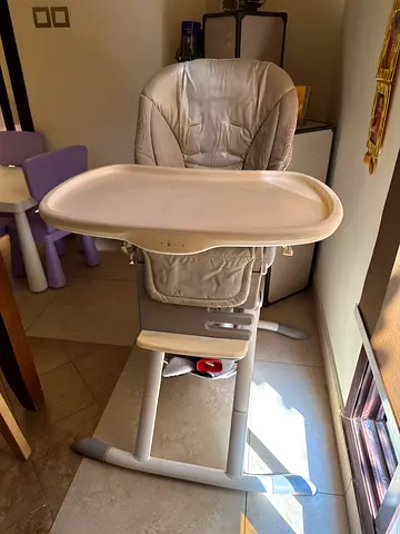 Gently Used High Chair for Comfortable Feeding