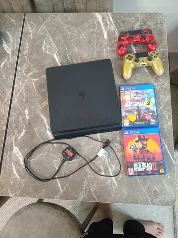 New Ps4 slim with 2 games and 2 controllers