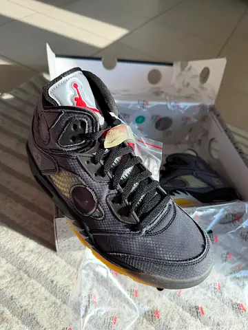 Off white jordan retro 5 (NEW)