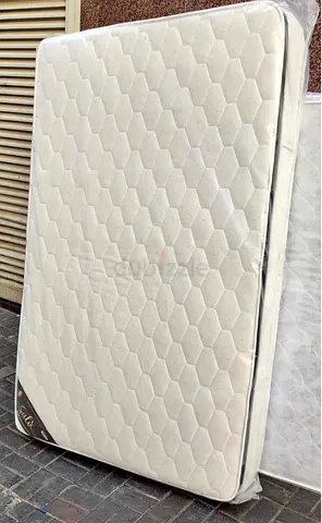 King size 180x200cm Medium soft mattress. Memory foam with medical mattress 20cm thickness.