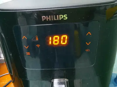 Philips Air Fryer - Healthy Cooking Made Easy! [Wifi available]