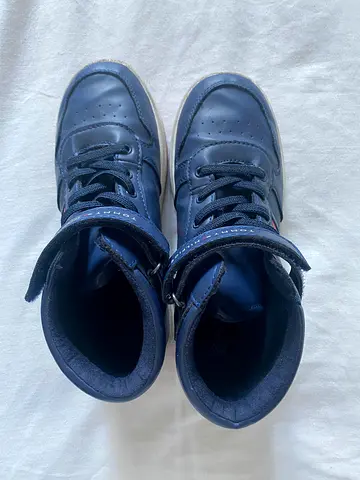 Preloved tommy hilfiger shoes for boys size 35