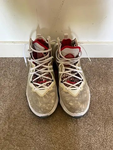 Basketball shoes