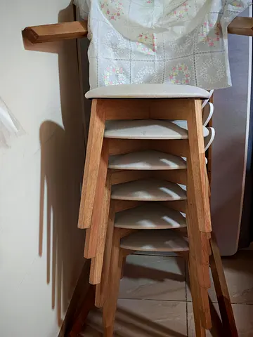 Table with 6 chairs