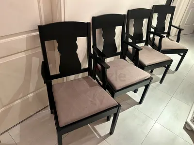Stylish Set of 4 Black Dining Chairs with  round dining table