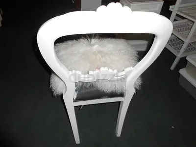 Wood chair with fur