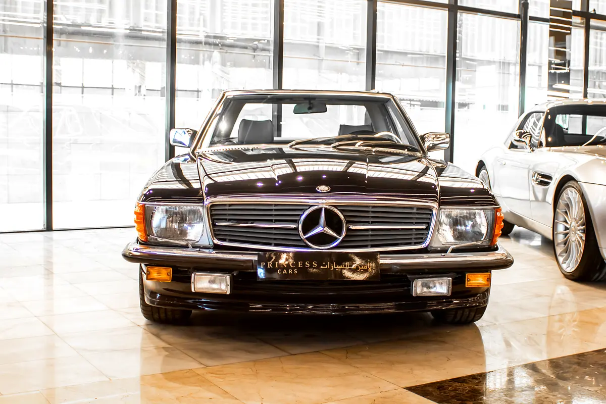 Mercedes-Benz SL-Class 1985 — photo 1 of 16