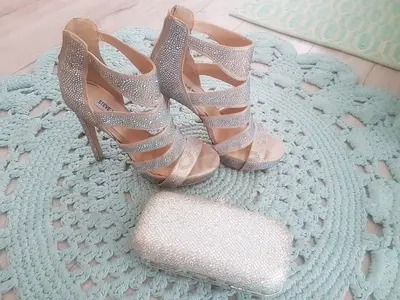 STEVE MADDEN Heels with matching clutch