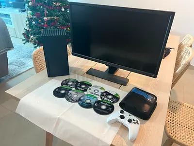 Xbox Series X Bundle - BenQ 28’’ Monitor, Over 28 Games, Xbox Series X with Controller