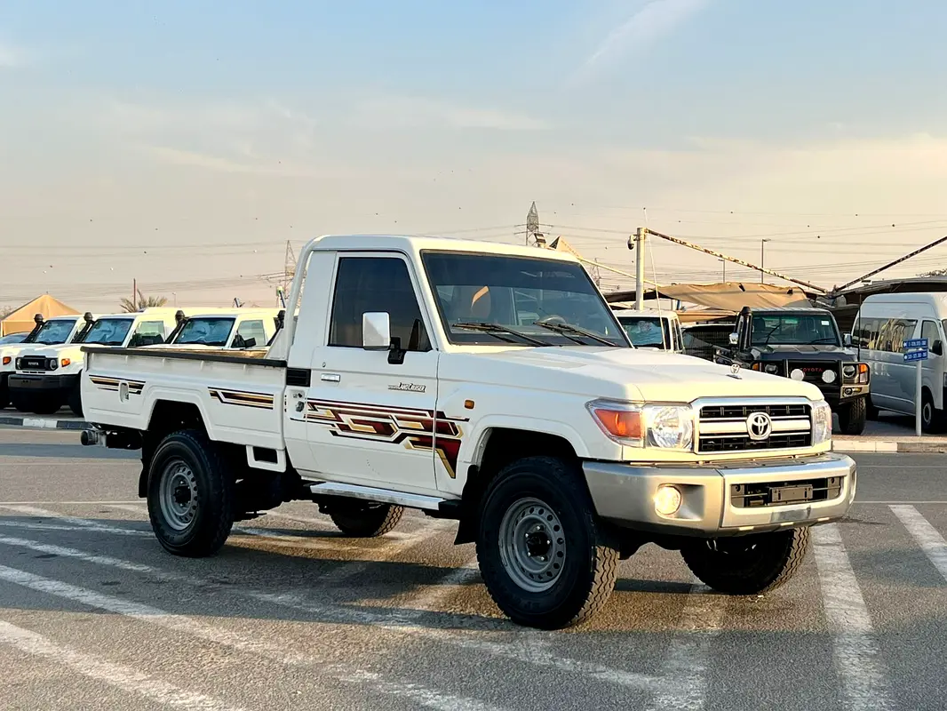 Toyota Land Cruiser 2018 — photo 1 of 20