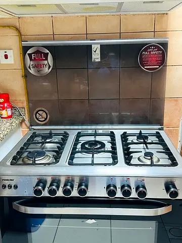 Urgent sale..Nikai 90x60cm 5 Burner Freestanding Gas.