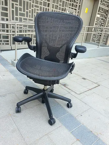 Herman Miller Areon Classic Chairs For Selling