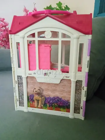 Barbie Dreamhouse.with no accessories and no barbie include
