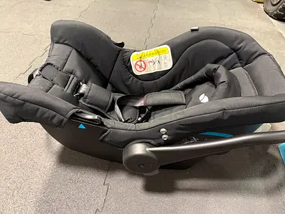 Gently Used Infant Car Seat - Safe and Comfortable