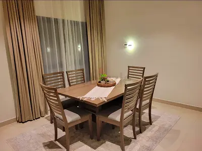 طاوله بحاله ممتازه للبيع في عجمان