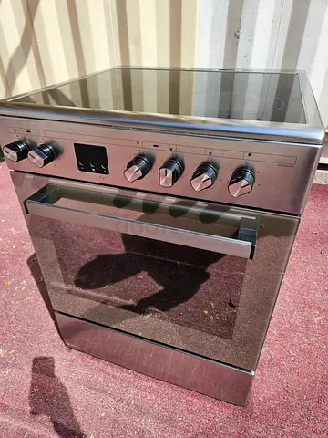 Daewoo DCR 665PT 4 Hob Electric Cooking Range at throwaway price