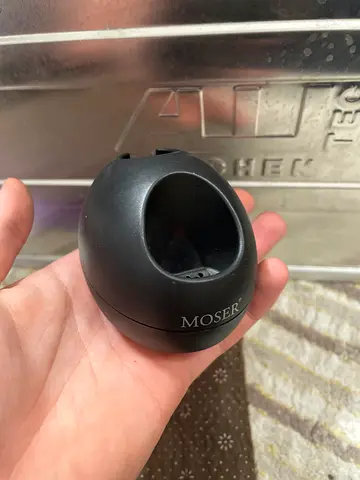 Moser shaver charging base