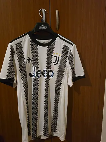 Authentic Juventus 22/23 Home Jersey - Size S