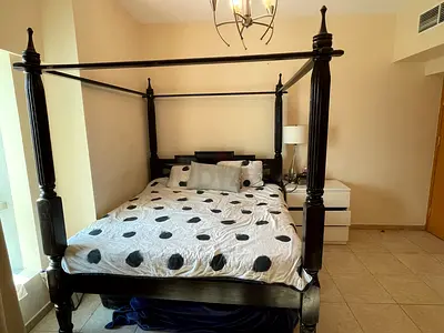 Elegant King Size Four-Poster Bed