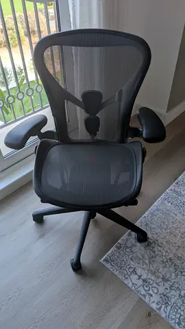 Herman miller remastered size B fully loaded