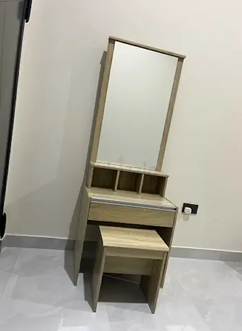 Elegant Wooden Dressing Table with Mirror