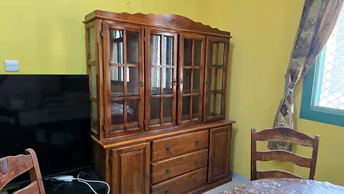 طاولة سفرة مع بوفيه من الخشب الممتاز للبيع