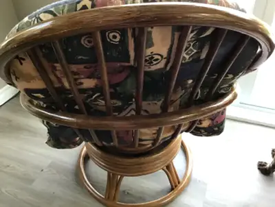 SWIVEL CHAIR