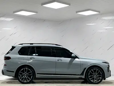 2025 BMW X7 缩略图 4