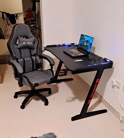 Brand new Gaming pc Chair and Gaming Table Available