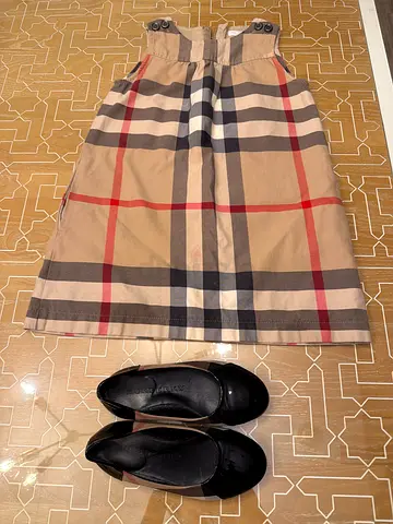 Original Burberry Dress with Elegant Black Burberry flats