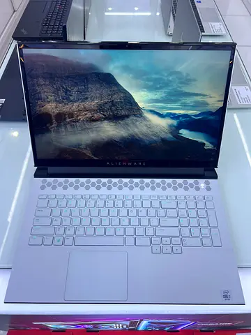 Dell Alienware M17 R3 (300 Hz Refresh Rate)