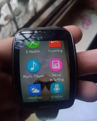 Samsung note 10+. ATT sim lock and Smart Watch Gear S for Sale