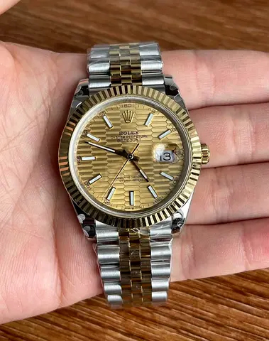 SC Rolex DateJust Gold Motif 1-1