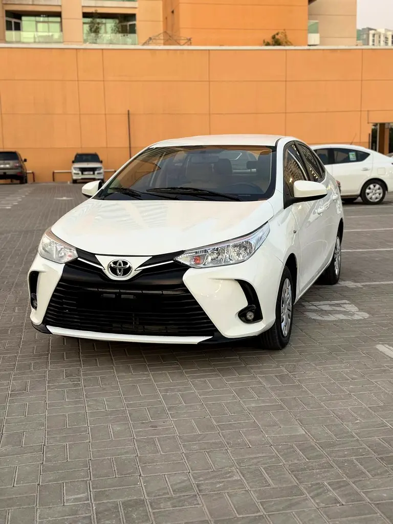 Toyota Yaris 2021 — photo 1 of 9
