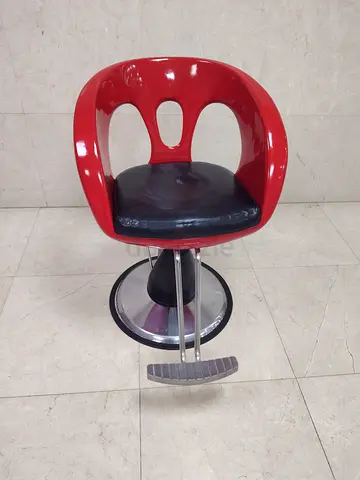 Saloon chair