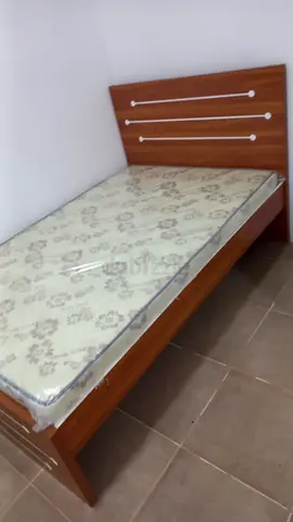 Sturdy Single Bed Frame with Comfortable Mattress 90x190 cm