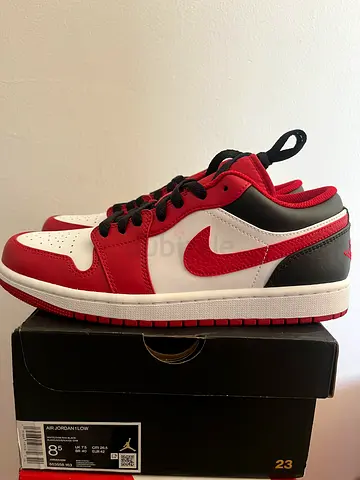 Air Jordan 1 Low Reverse Black Toe (Bulls) Size 8.5US