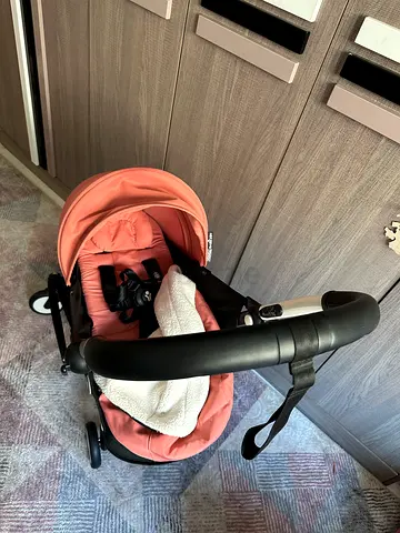 Yoyo3 stroller with newborn almost new