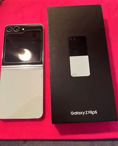 SAMSUNG GALAXY Z FLIP 5 BEST CONDITION