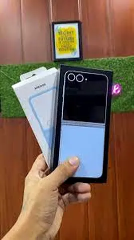 SAMSUNG GALAXY Z FLIP 6 256 GB 10/10