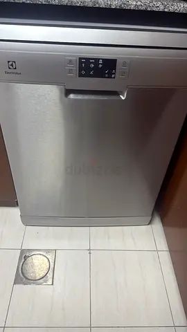 Selling My Reliable Dishwasher - Efficient and Well-Maintained